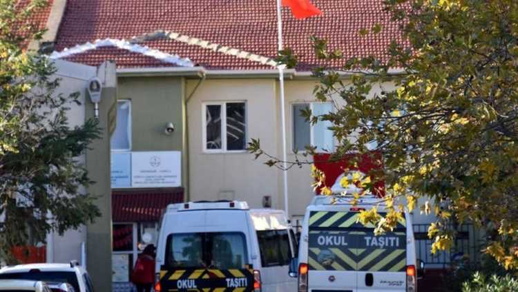 Глухого школьника забыли в школьном автобусе на 6 часов