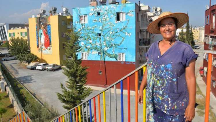 Художница превратила целый микрорайон в галерею