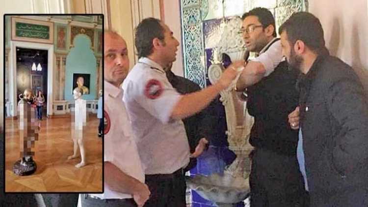 Группа мужчин атаковала выставку в Стамбуле