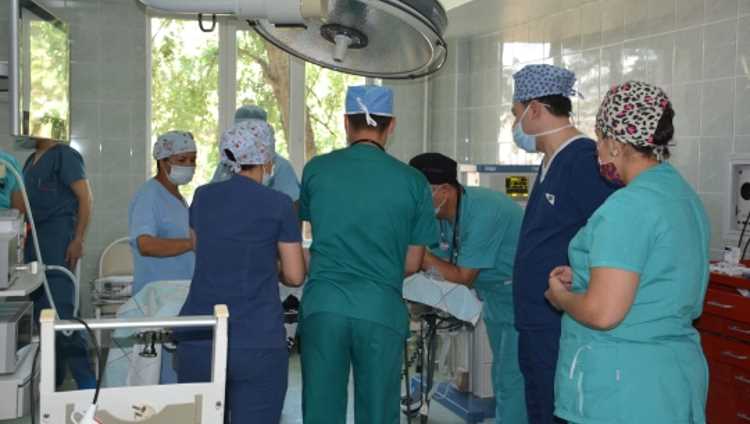 Турецкие врачи проведут 130 детских операций в Узбекистане