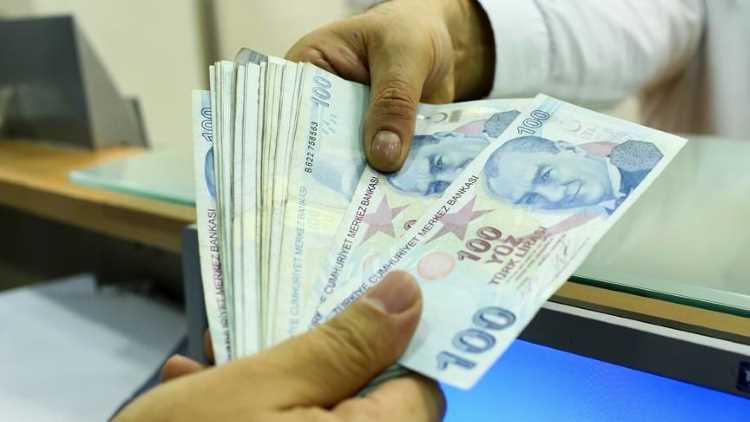 Лира отыгрывает позиции по отношению к евро и доллару