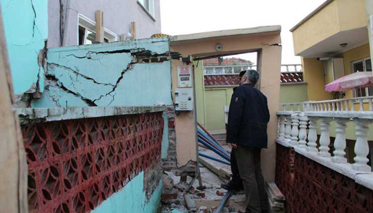 Целый микрорайон эвакуирован из-за сильного оползня