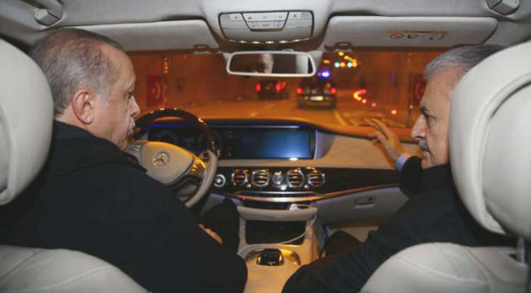 Президент прокатил премьера по новому тоннелю в Стамбуле