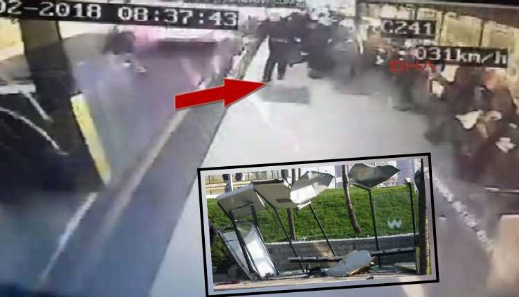 Опубликовано видео наезда на остановку в Стамбуле