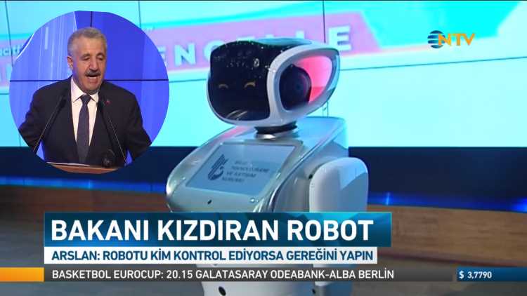 Робот попросил турецкого министра говорить помедленнее