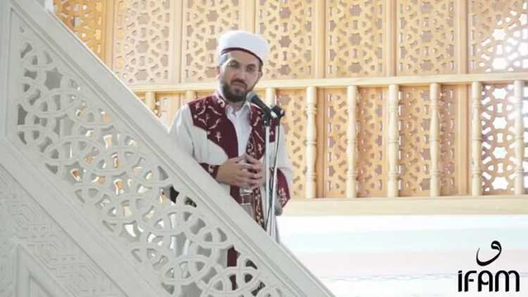 Проповедника уволили за «брови, брюки и молодых тёщ»