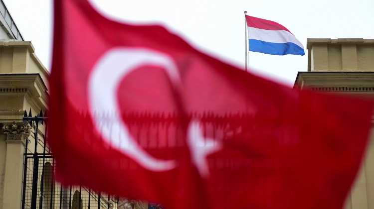 Нидерланды официально отозвали посла из Турции