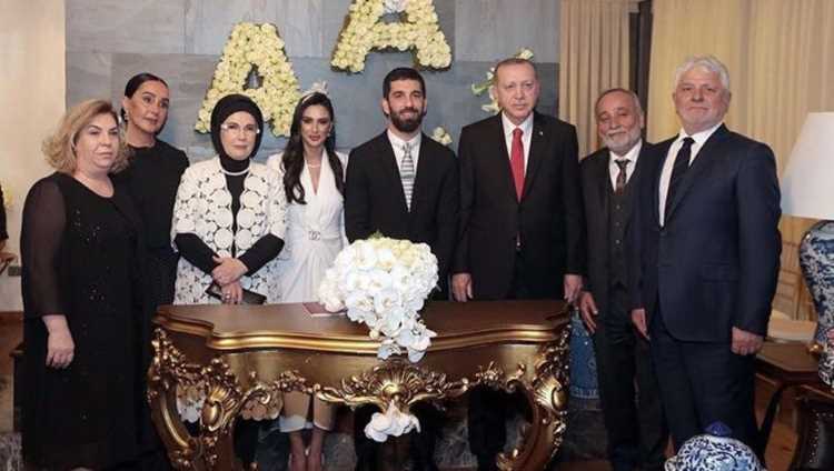 Арда Туран пригласил на свадьбу президента Турции