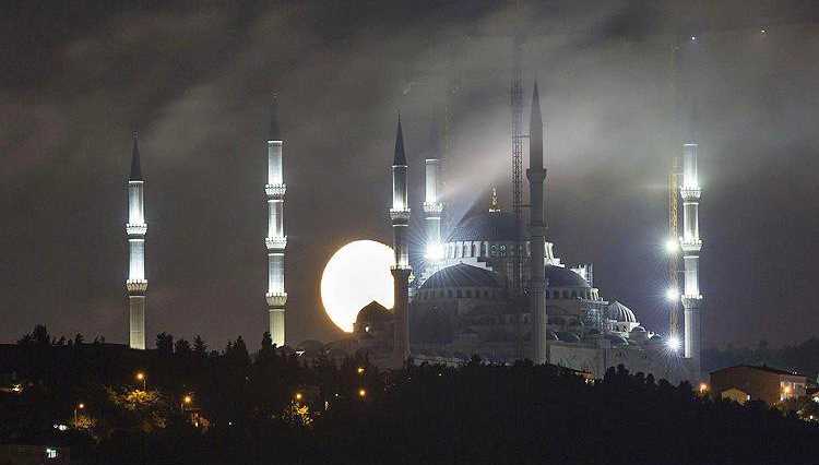 Мечеть Чамлыджа откроется в священный месяц Рамадан