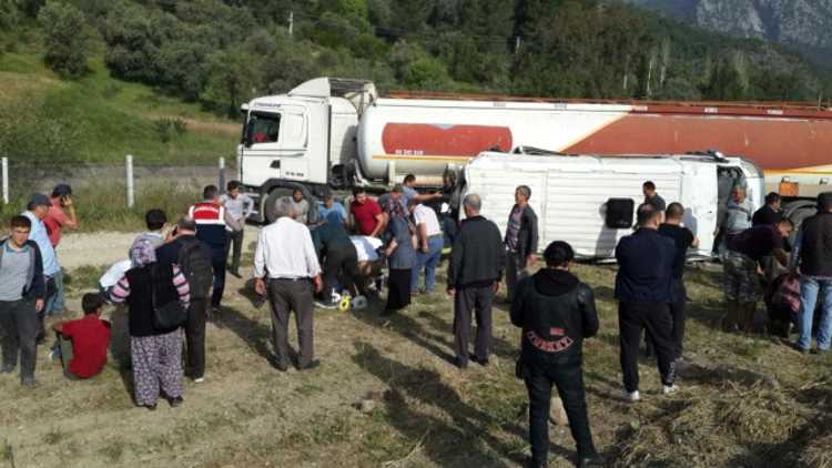 21 ученик пострадал в аварии школьного автобуса в Анталии