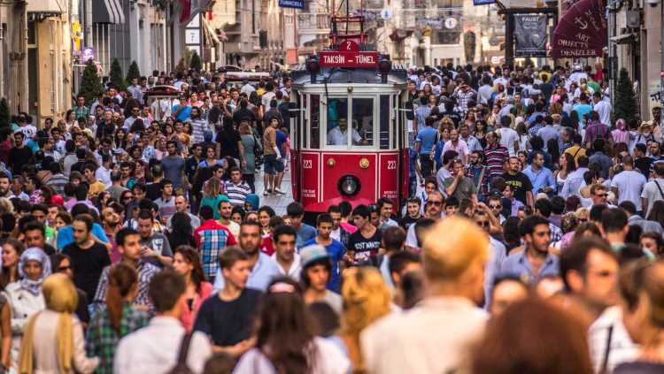 Стамбул переходит на новый график работы и учебы