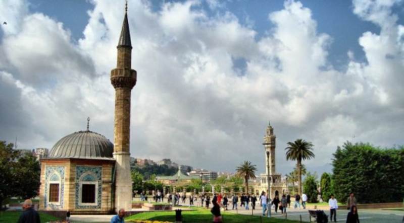 Мечети Измира исполнили песню итальянских партизанов «Белла чао»