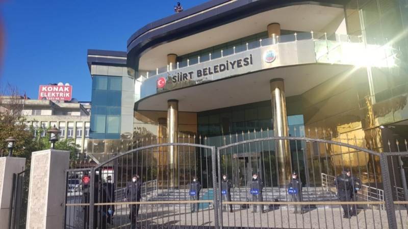 Полиция задержала 4 мэров турецких городов