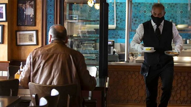Кафе в Турции стараются «бесконтактно» обслуживать клиентов