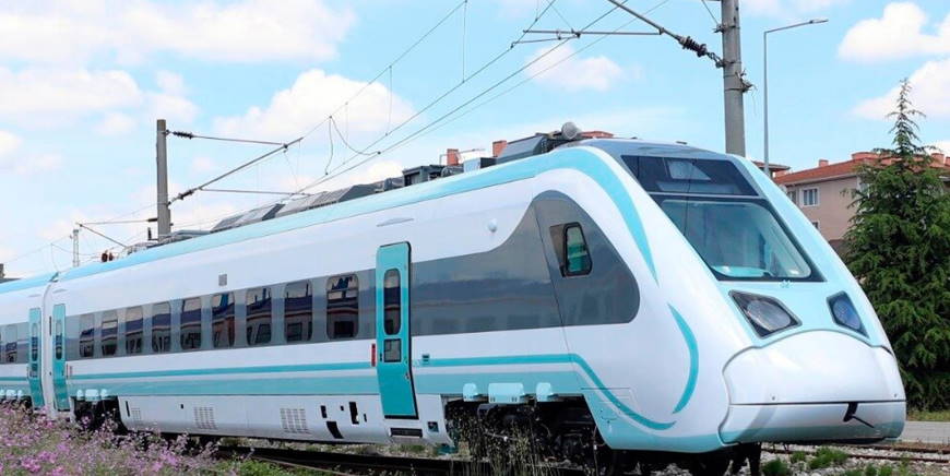 Министры представили первый турецкий электропоезд