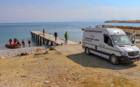 Количество погибших на озере Ван выросло до 54