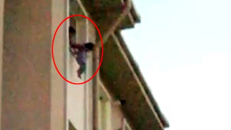 Полиция отобрала ребенка у матери после шокирующего случая