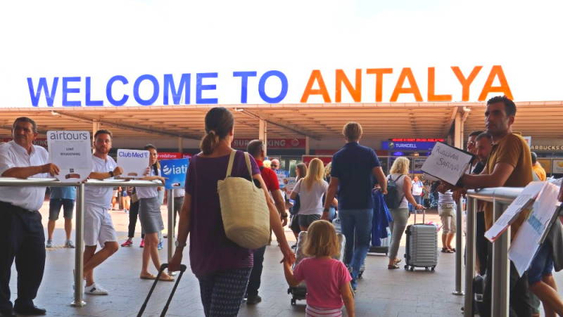 Анталья приняла 2 млн туристов: украинцев больше, чем немцев