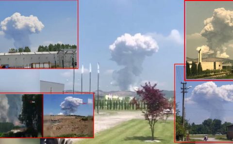 Мощный взрыв на фабрике фейерверков в Сакарье