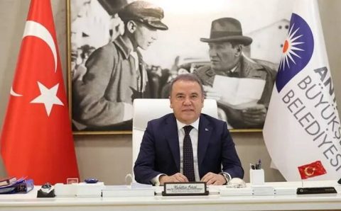 Мэр Антальи сдал позитивный тест на COVID-19