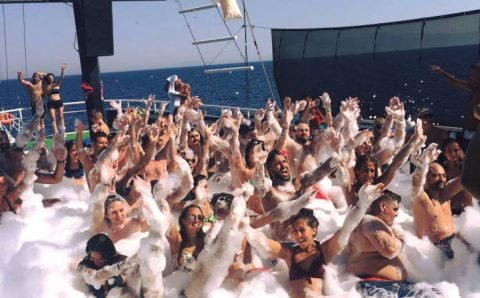 Анталья запретила проведение пенных вечеринок