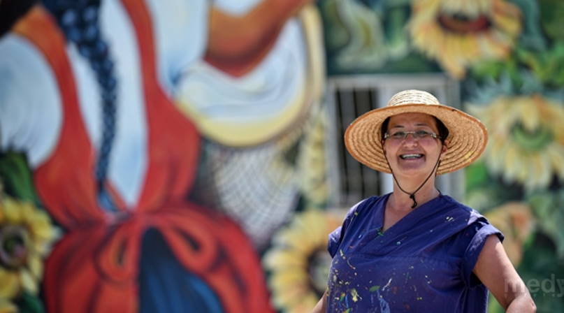 Художница продолжает делать Мерсин красочнее