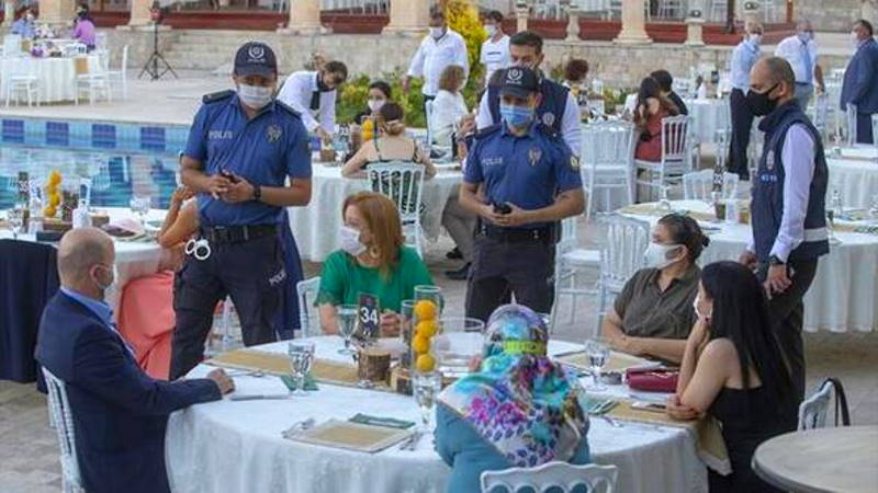 Свадьбы в Айдыне: жених, невеста и полицейский