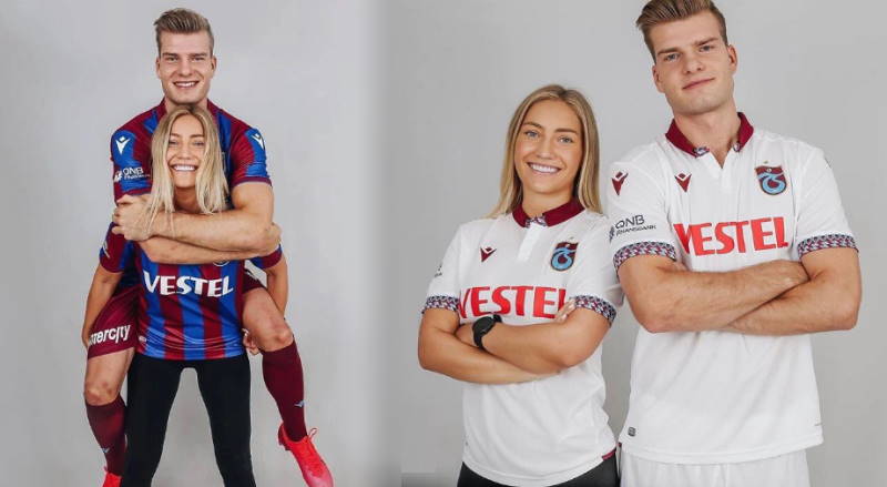 Сёрлот с супругой показали форму Трабзонспора