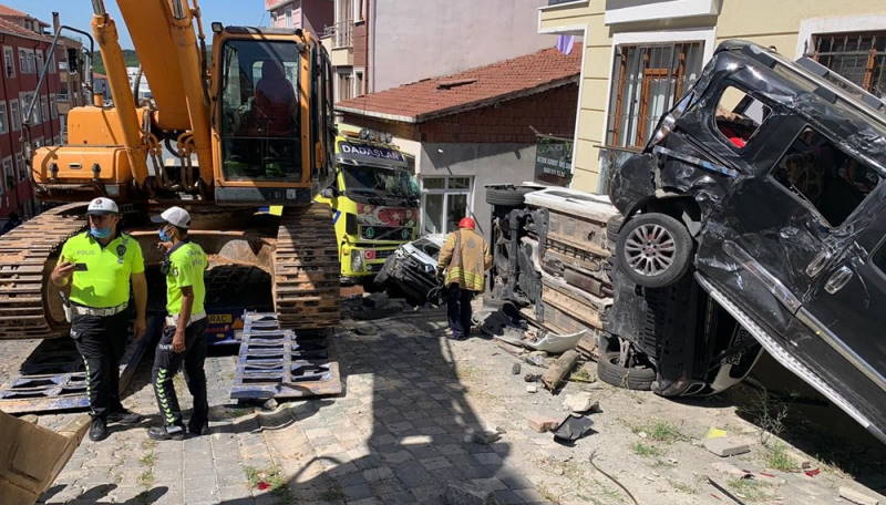 Грузовик оставил после себя массу убытков