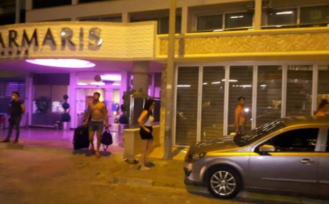 Туристов выселили из отеля посреди ночи