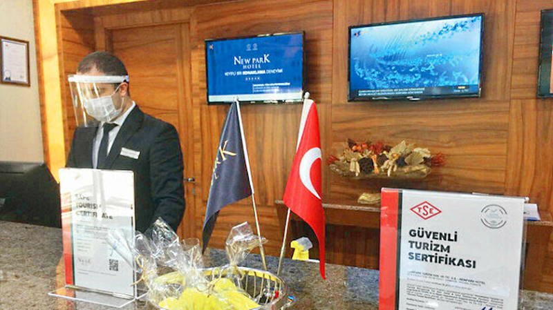 Минтуризма Турции объяснило случаи заражения COVID у туристов