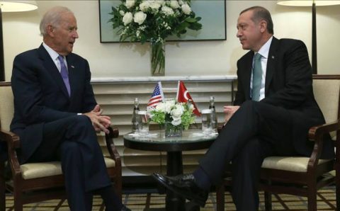 Байден продлил на год санкции против Турции