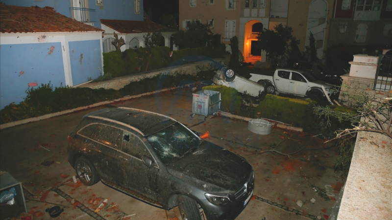 Смерч и град на турецких курортах: 16 пострадавших