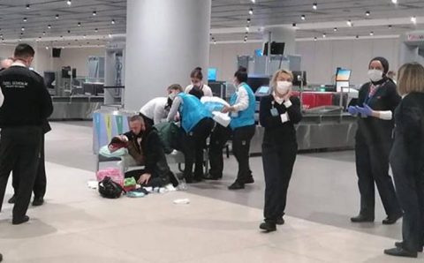 Не успела на пересадку и родила в аэропорту