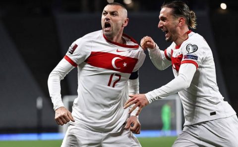 Хет-трик Йылмаза огорчает голландцев