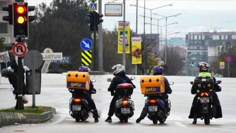 Стамбул запретил использование мототранспорта и электросамокатов