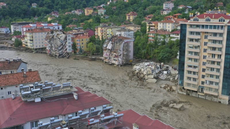 Число жертв стихии на севере Турции выросло до 27