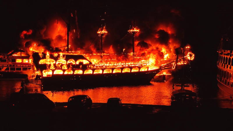 В Аланье сгорели 4 прогулочных судна