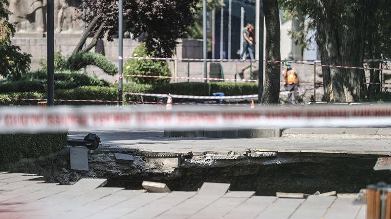 В центре Анкары образовался огромный провал