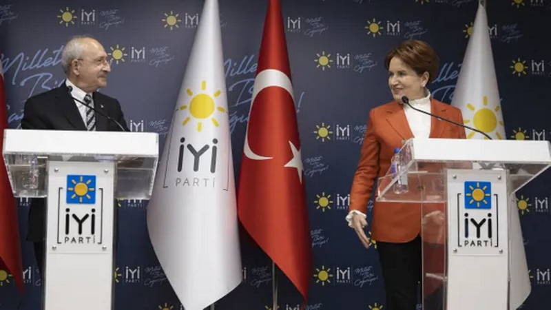 Оппозиция призывает к досрочным выборам