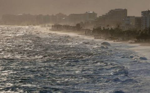 На турецкие курорты надвигается сильный шторм