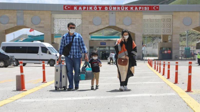 Иран на 15 дней закрыл границу с Турцией