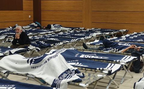 Власти Стамбула готовы спасти бездомных от холодов