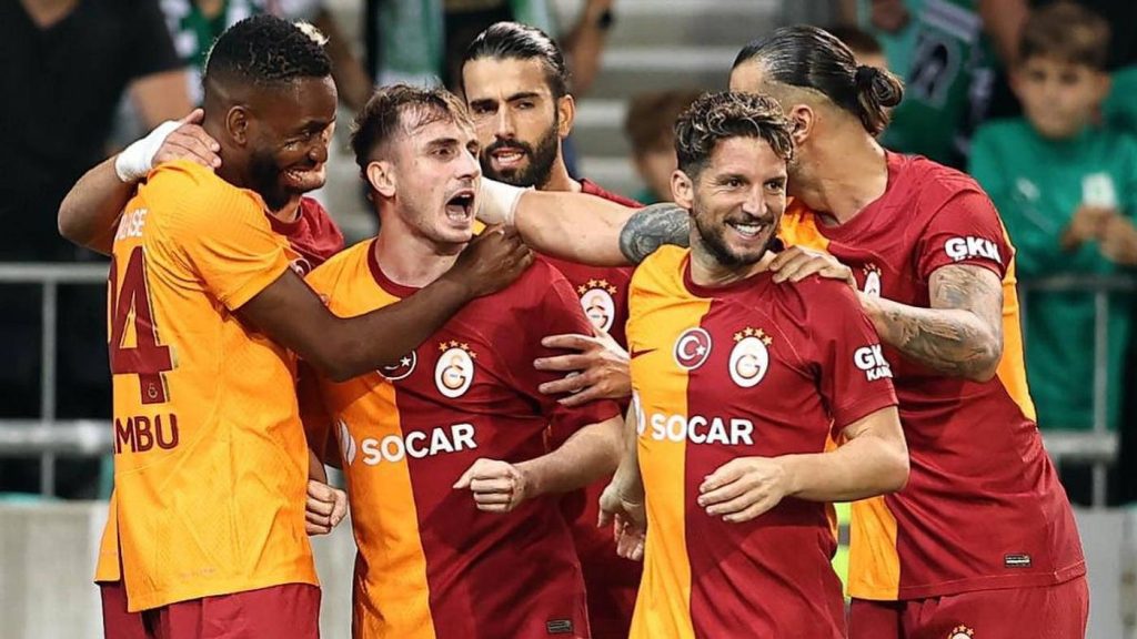 «Галатасарай» сыграет с «Манчестер Юнайтед» в Лиге чемпионов