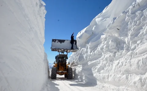 В Хаккари 13 поселений остаются снежной изоляции