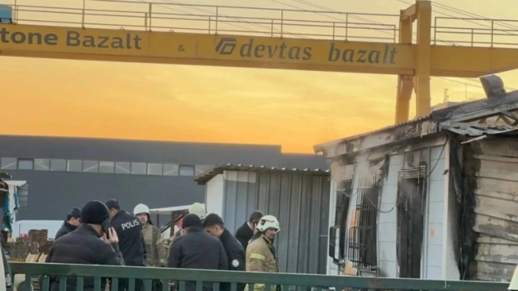 В результате пожара в Стамбуле погибли 3 человек