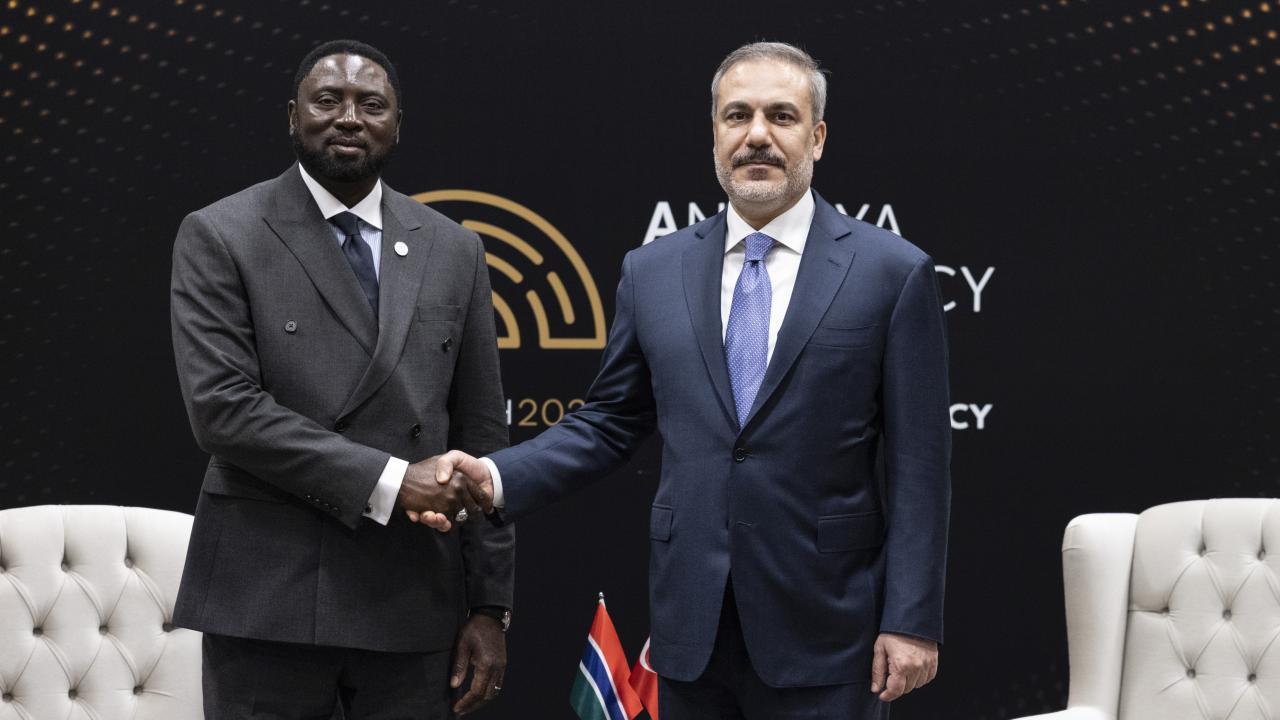 Глава МИД Турции встретился со своим коллегой из Гамбии Мамаду Тангара